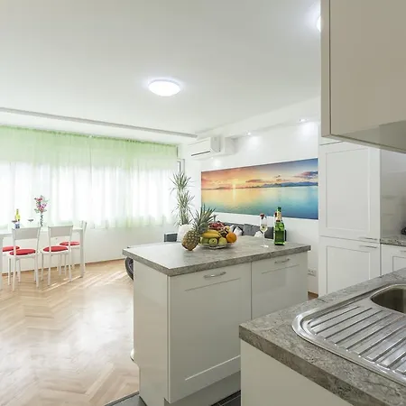 Apartment Petro Oldtown *